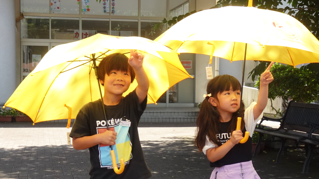 黄色い傘贈呈